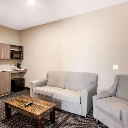 Comfort Inn & Suites Север Батлфорд Экстерьер фото
