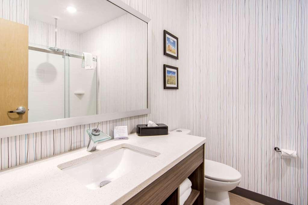 Comfort Inn & Suites Север Батлфорд Экстерьер фото