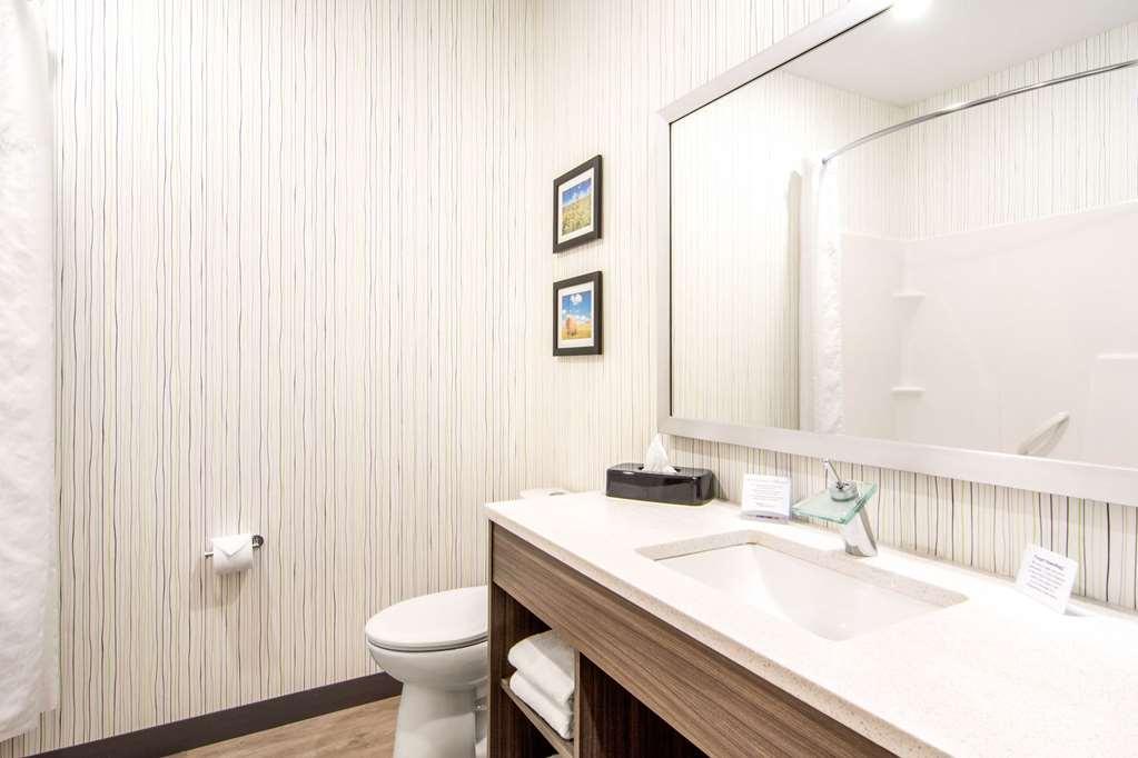 Comfort Inn & Suites Север Батлфорд Экстерьер фото