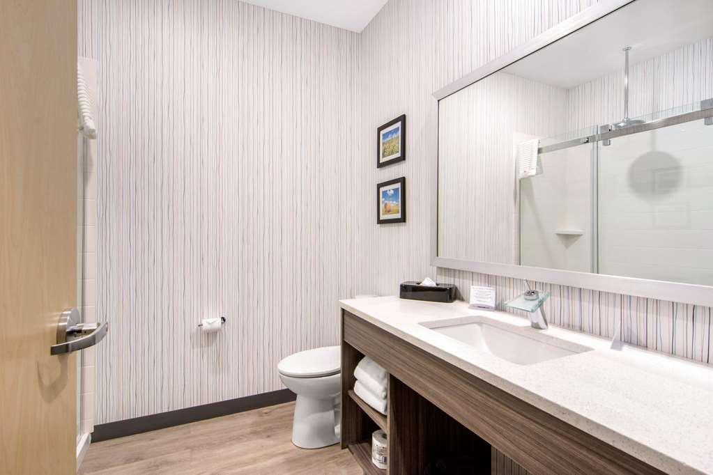 Comfort Inn & Suites Север Батлфорд Экстерьер фото