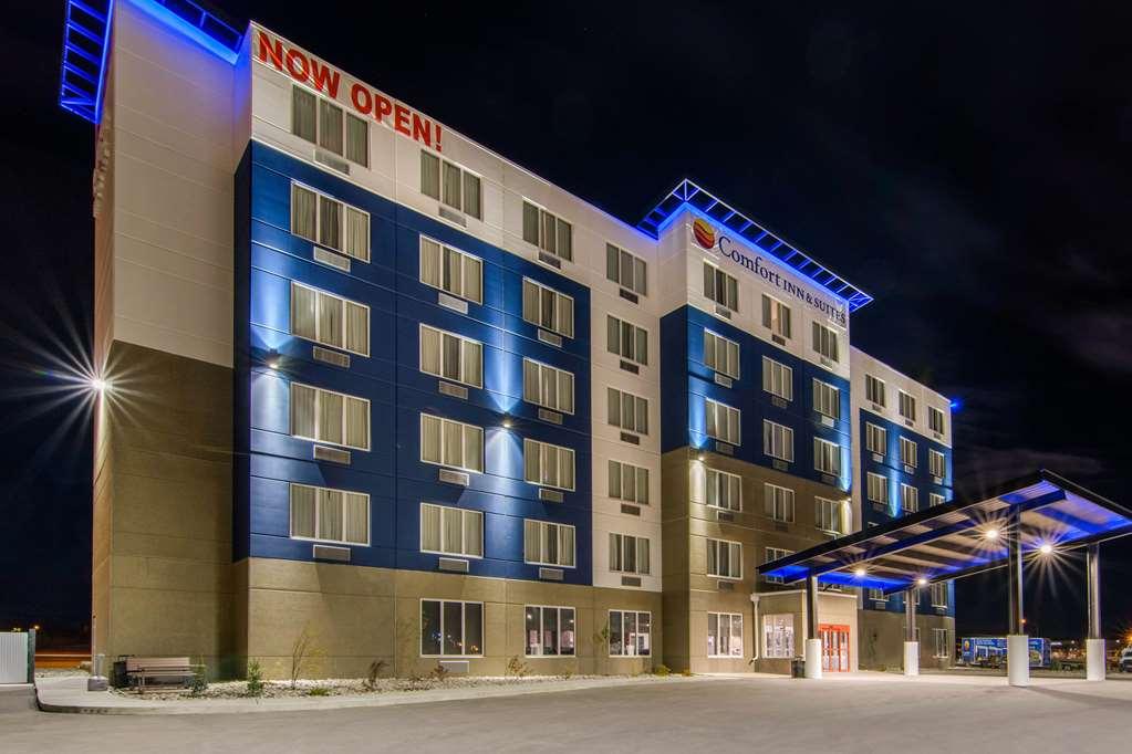 Comfort Inn & Suites Север Батлфорд Экстерьер фото