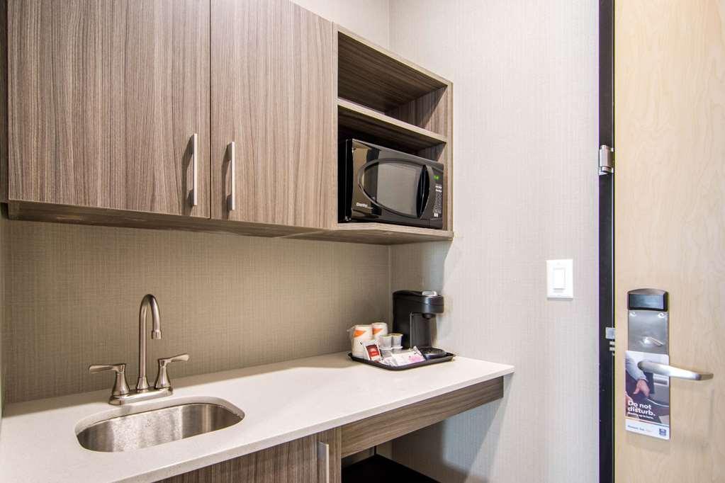 Comfort Inn & Suites Север Батлфорд Номер фото