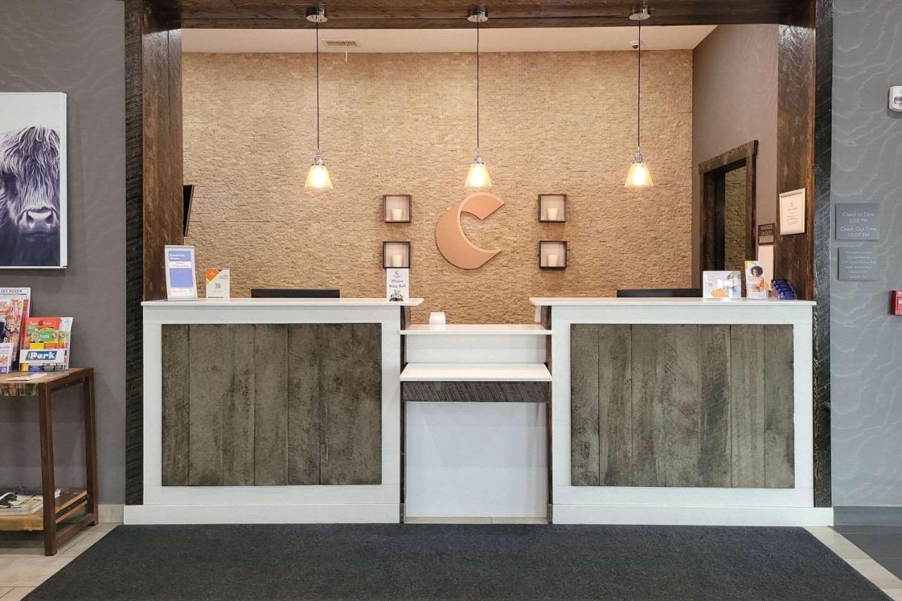 Comfort Inn & Suites Север Батлфорд Экстерьер фото