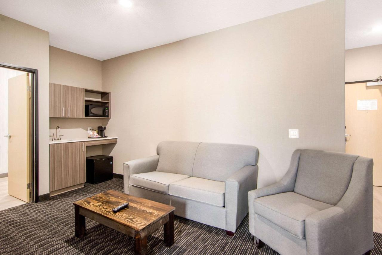 Comfort Inn & Suites Север Батлфорд Экстерьер фото