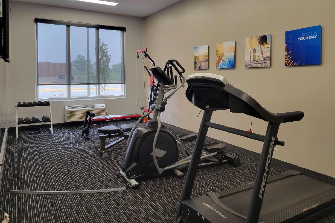Comfort Inn & Suites Север Батлфорд Экстерьер фото