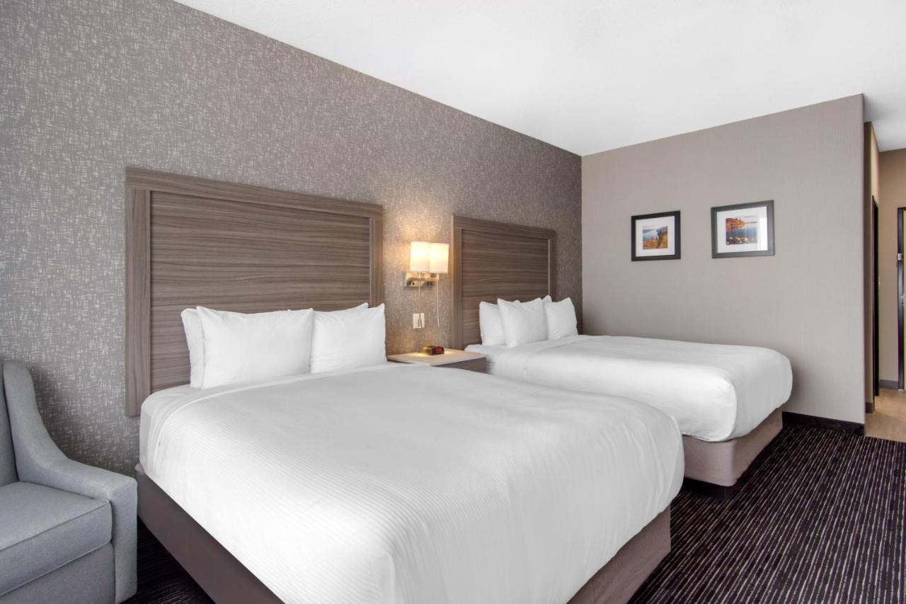 Comfort Inn & Suites Север Батлфорд Экстерьер фото