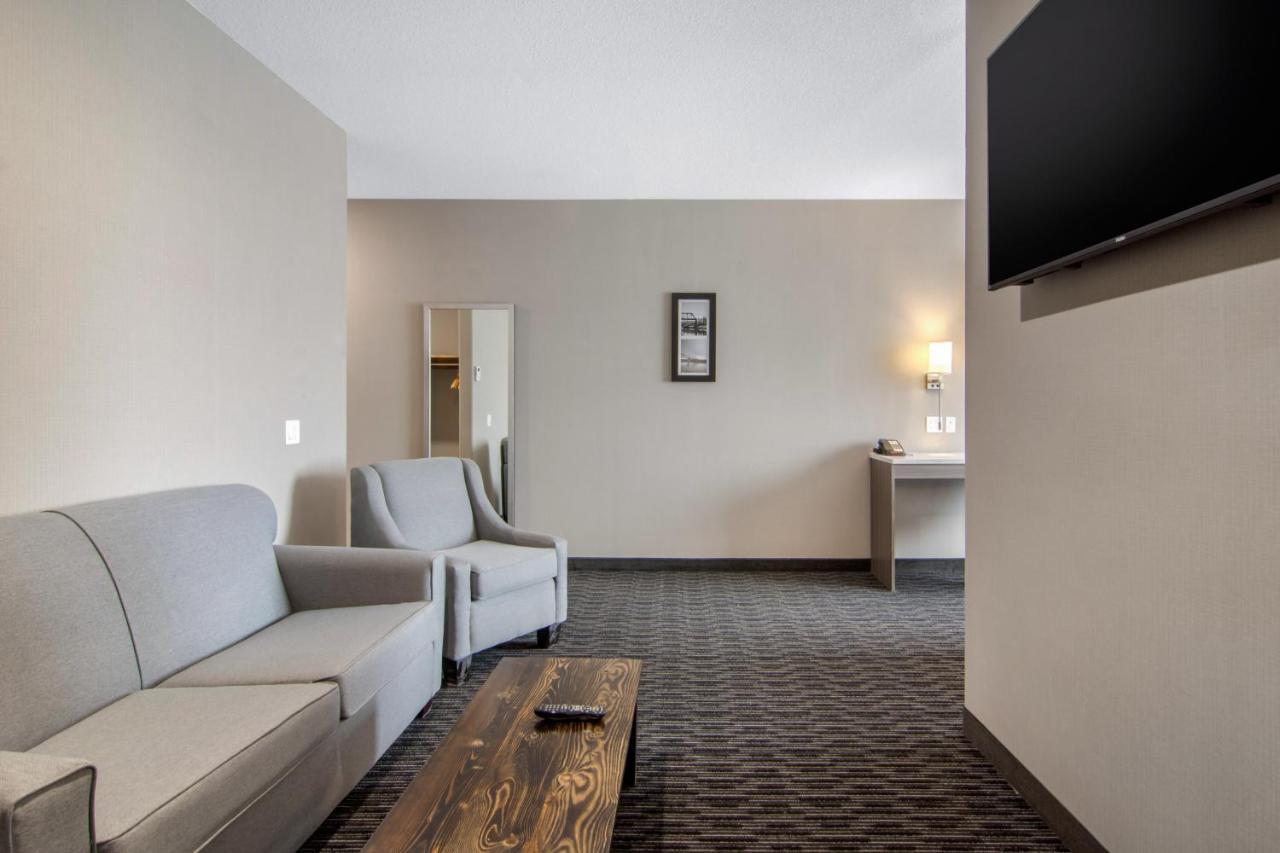 Comfort Inn & Suites Север Батлфорд Экстерьер фото