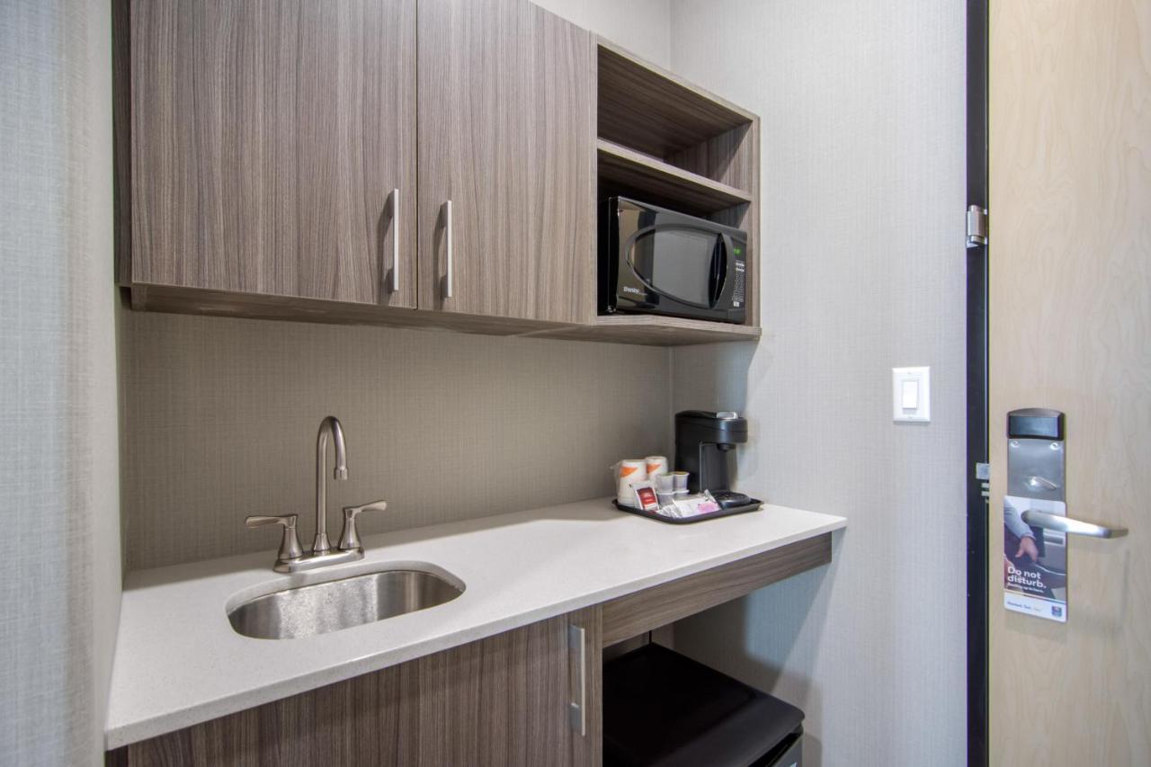 Comfort Inn & Suites Север Батлфорд Экстерьер фото