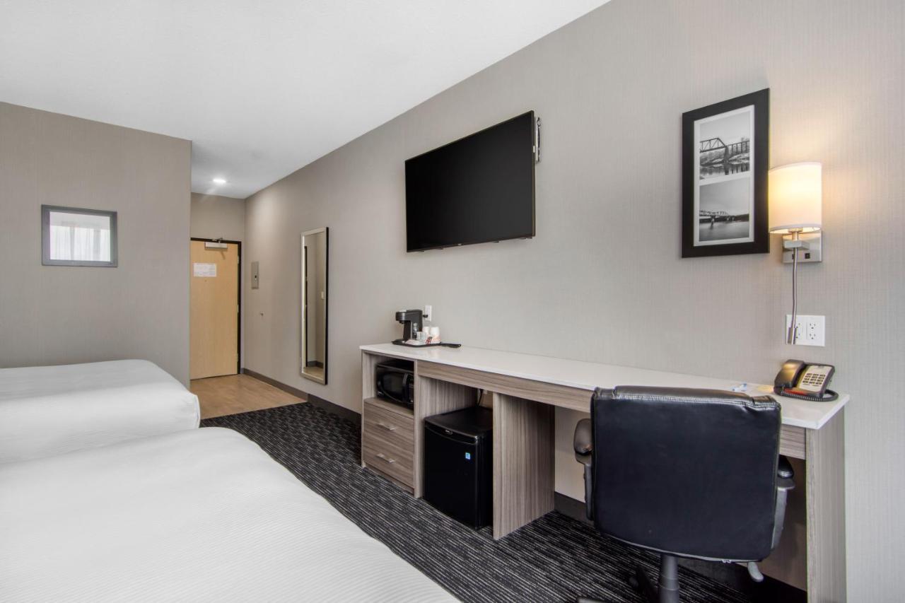 Comfort Inn & Suites Север Батлфорд Экстерьер фото