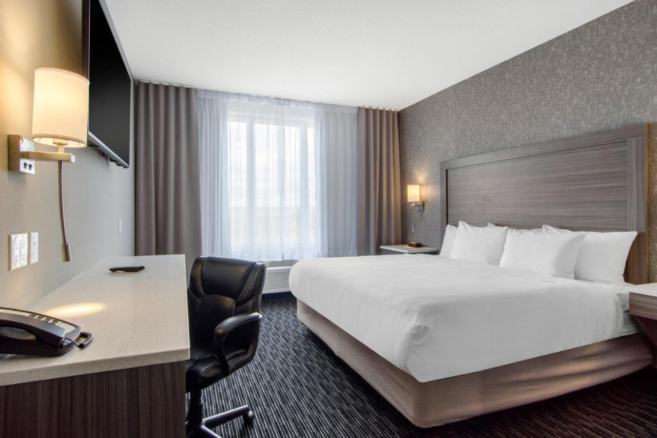 Comfort Inn & Suites Север Батлфорд Экстерьер фото