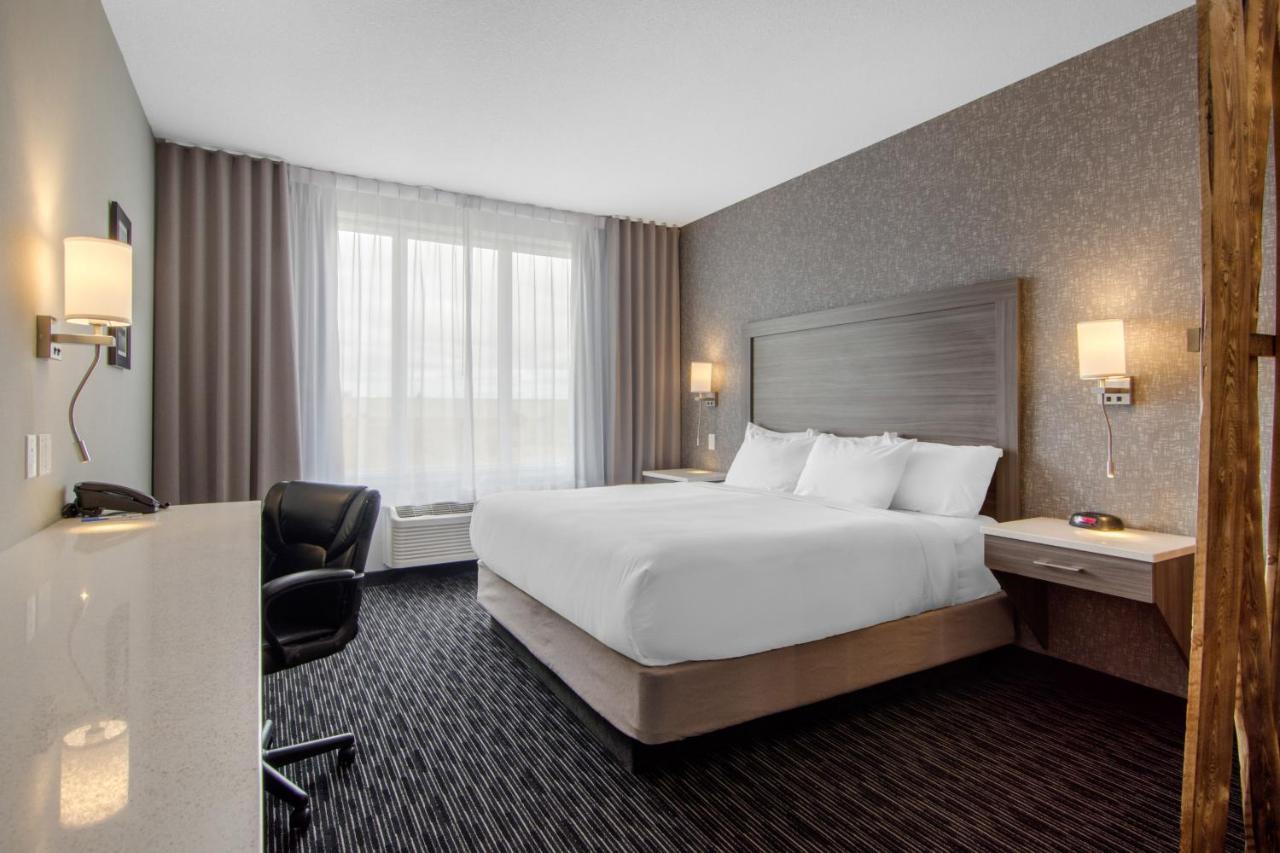 Comfort Inn & Suites Север Батлфорд Экстерьер фото