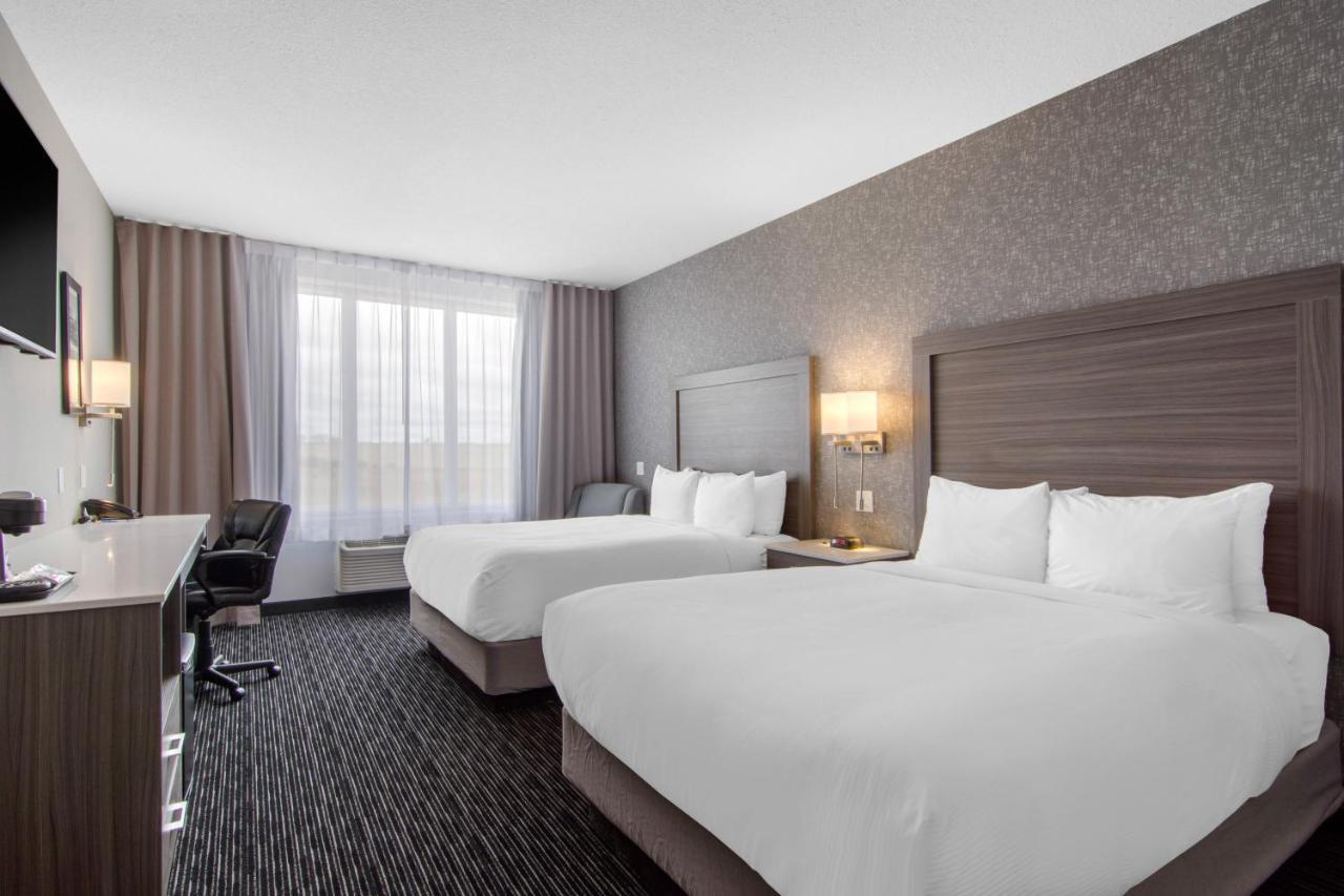 Comfort Inn & Suites Север Батлфорд Экстерьер фото