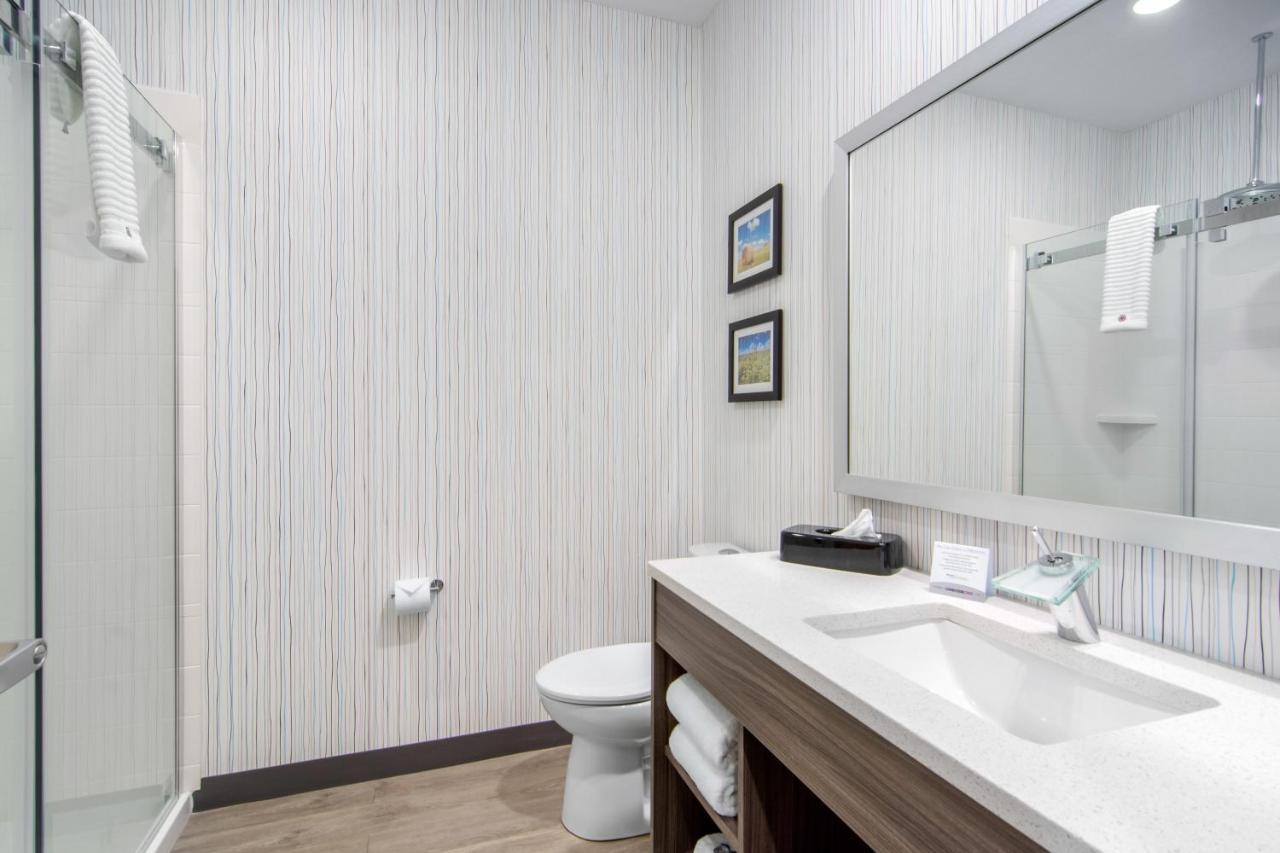 Comfort Inn & Suites Север Батлфорд Экстерьер фото