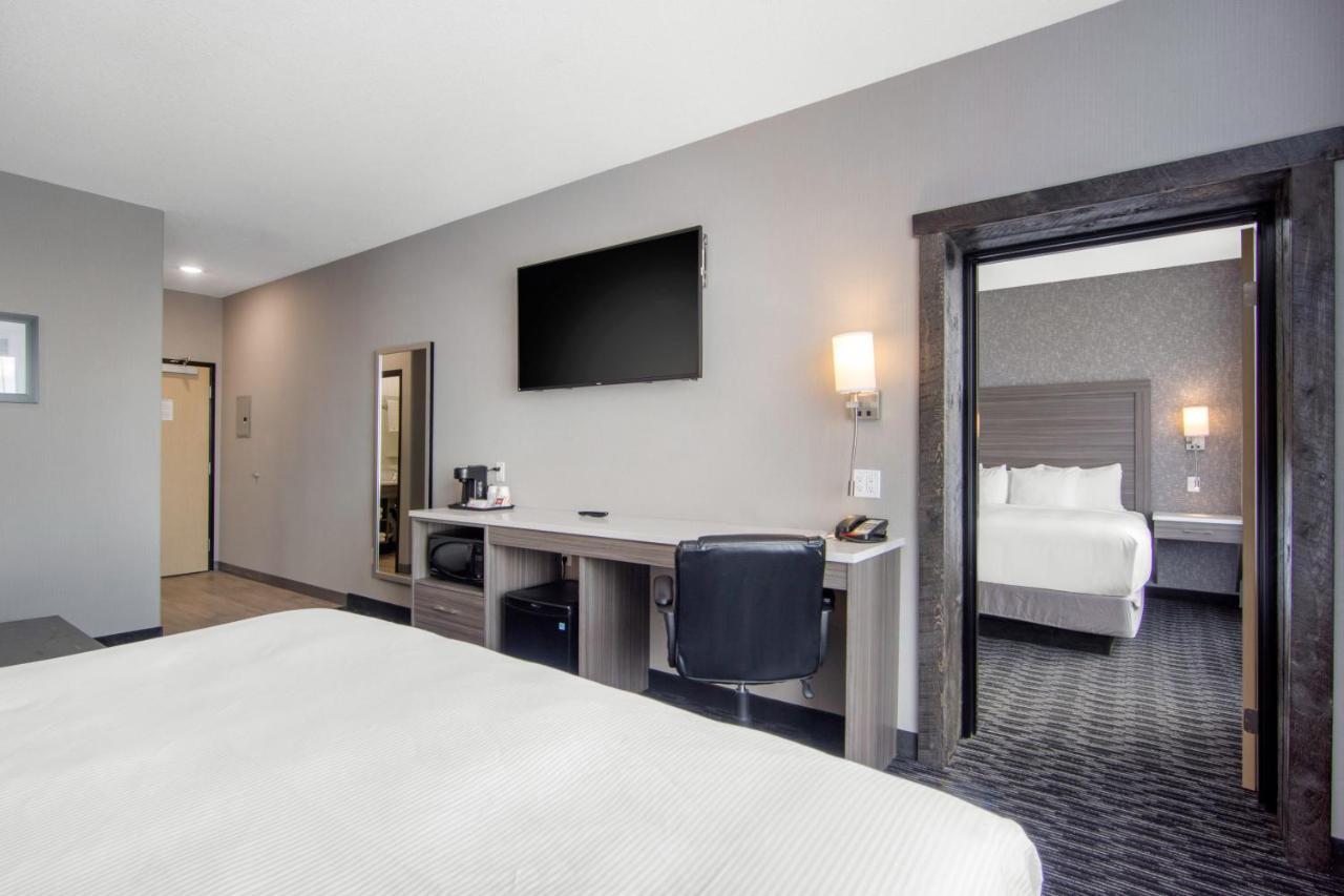 Comfort Inn & Suites Север Батлфорд Экстерьер фото