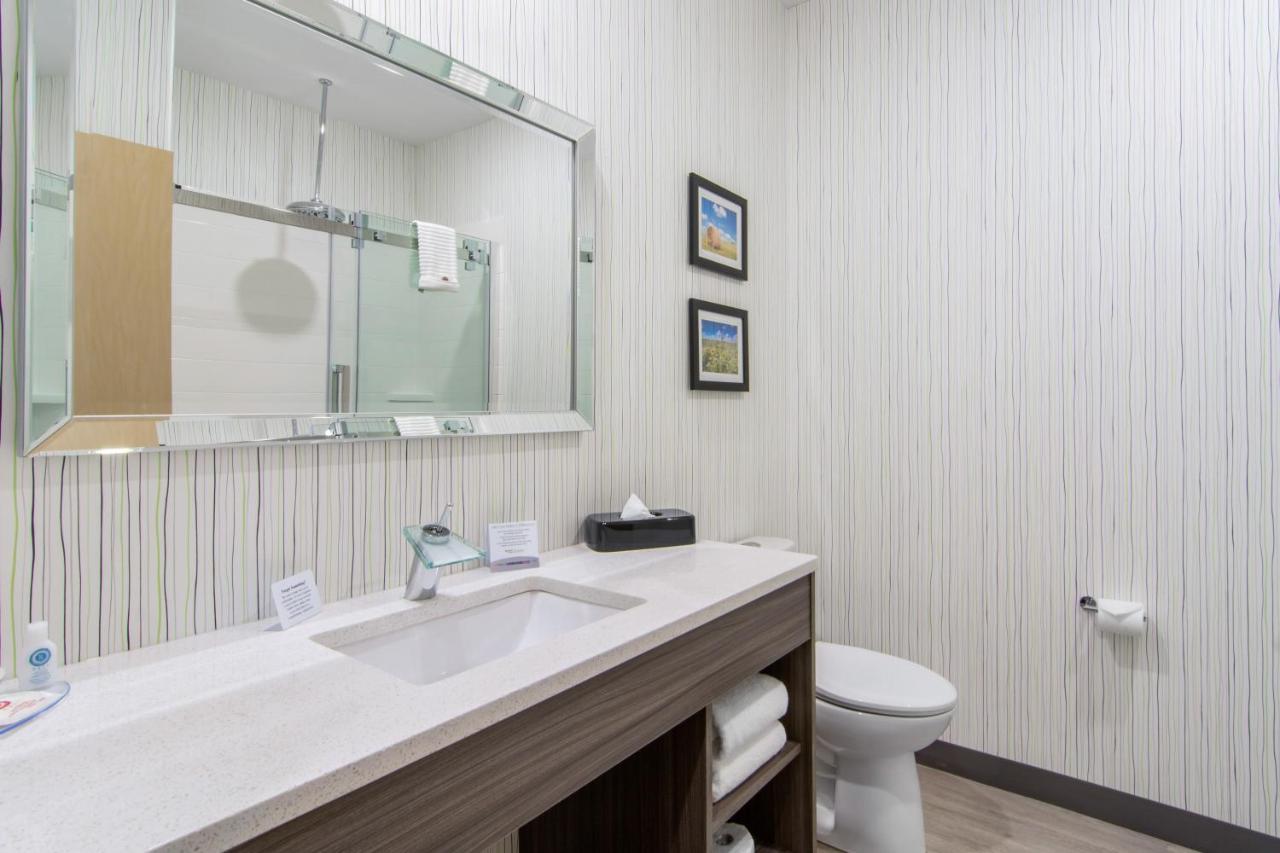 Comfort Inn & Suites Север Батлфорд Экстерьер фото
