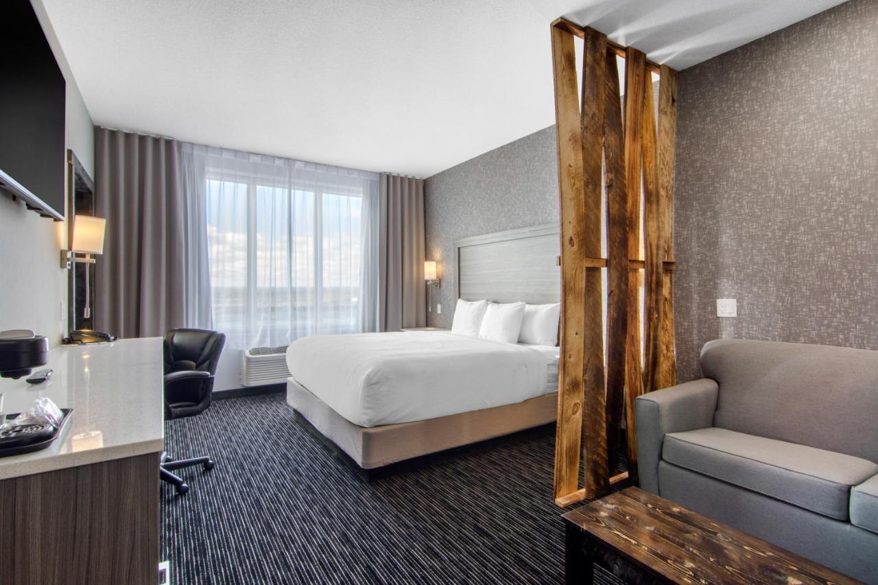 Comfort Inn & Suites Север Батлфорд Экстерьер фото