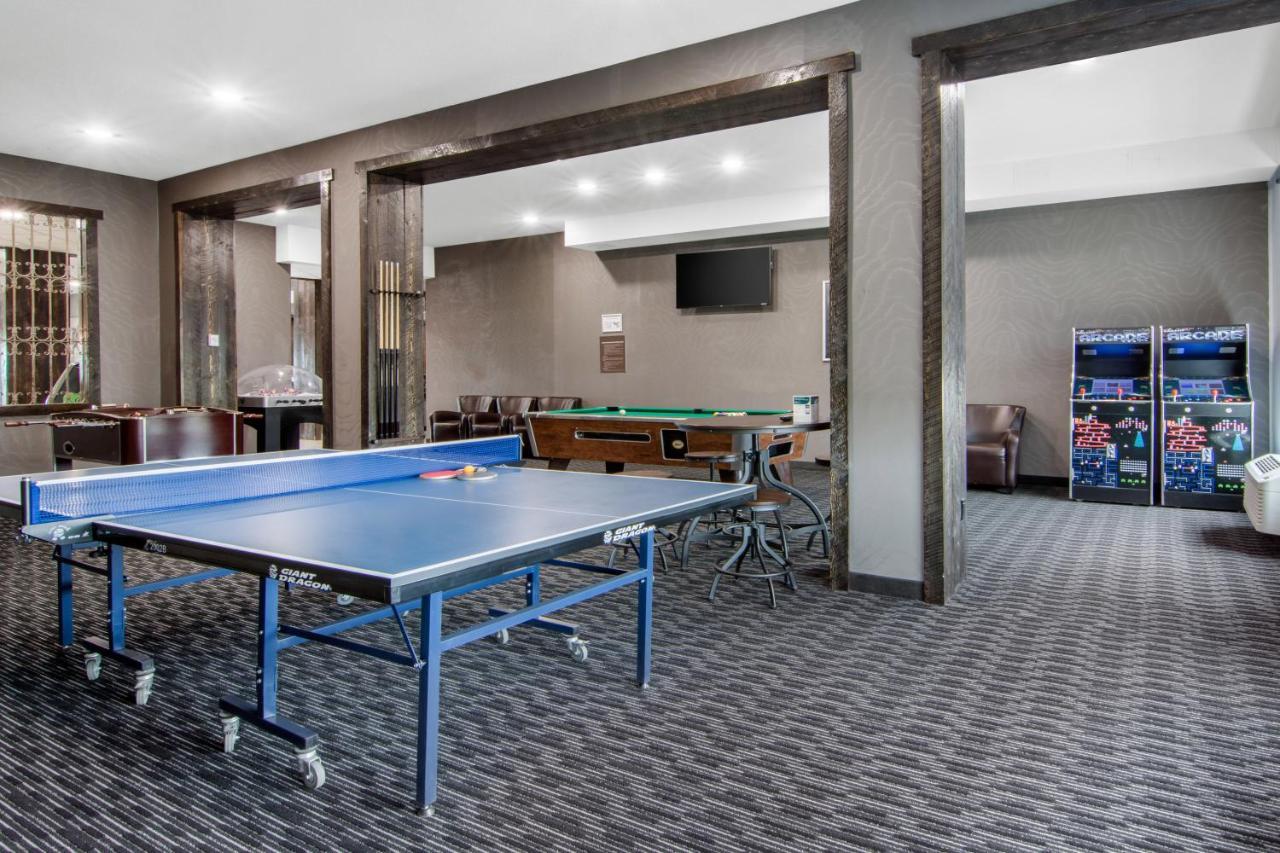 Comfort Inn & Suites Север Батлфорд Экстерьер фото