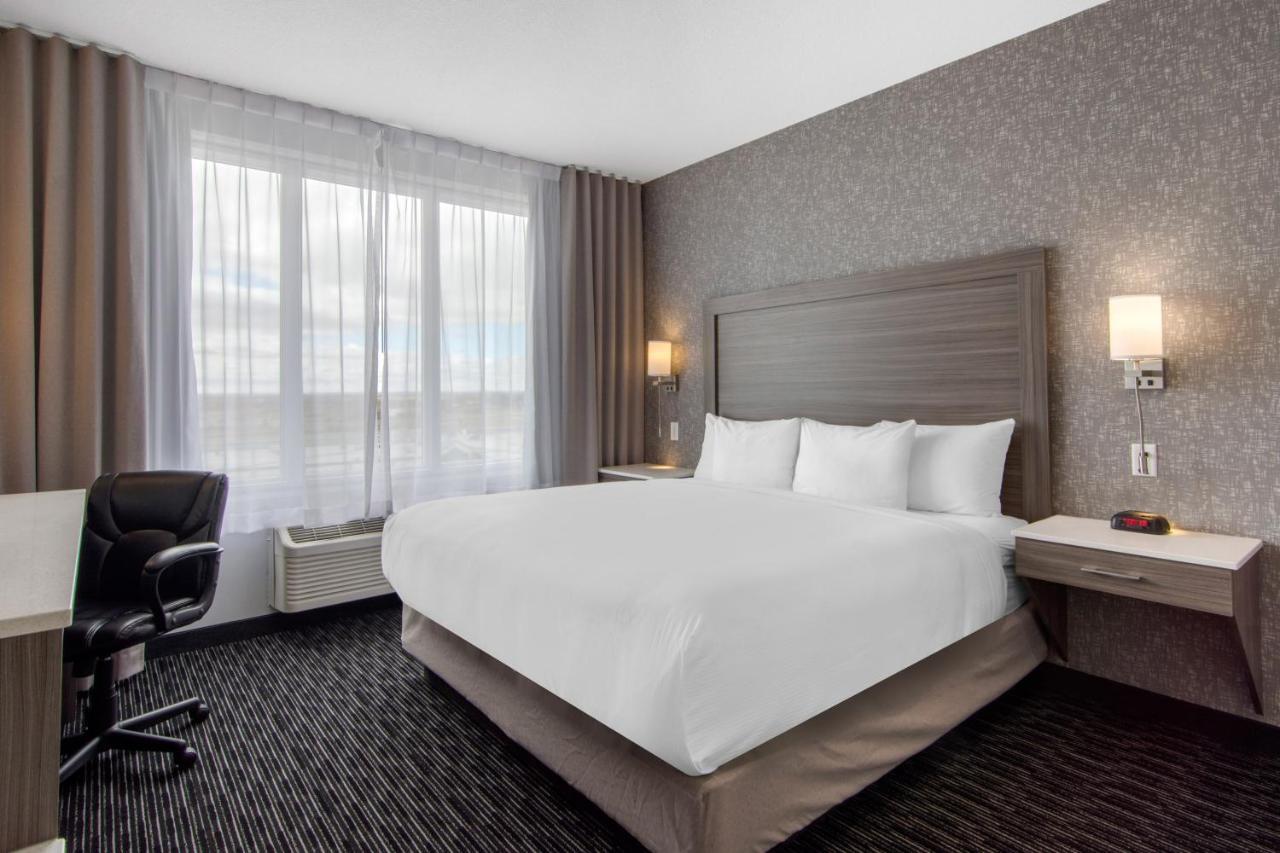 Comfort Inn & Suites Север Батлфорд Экстерьер фото