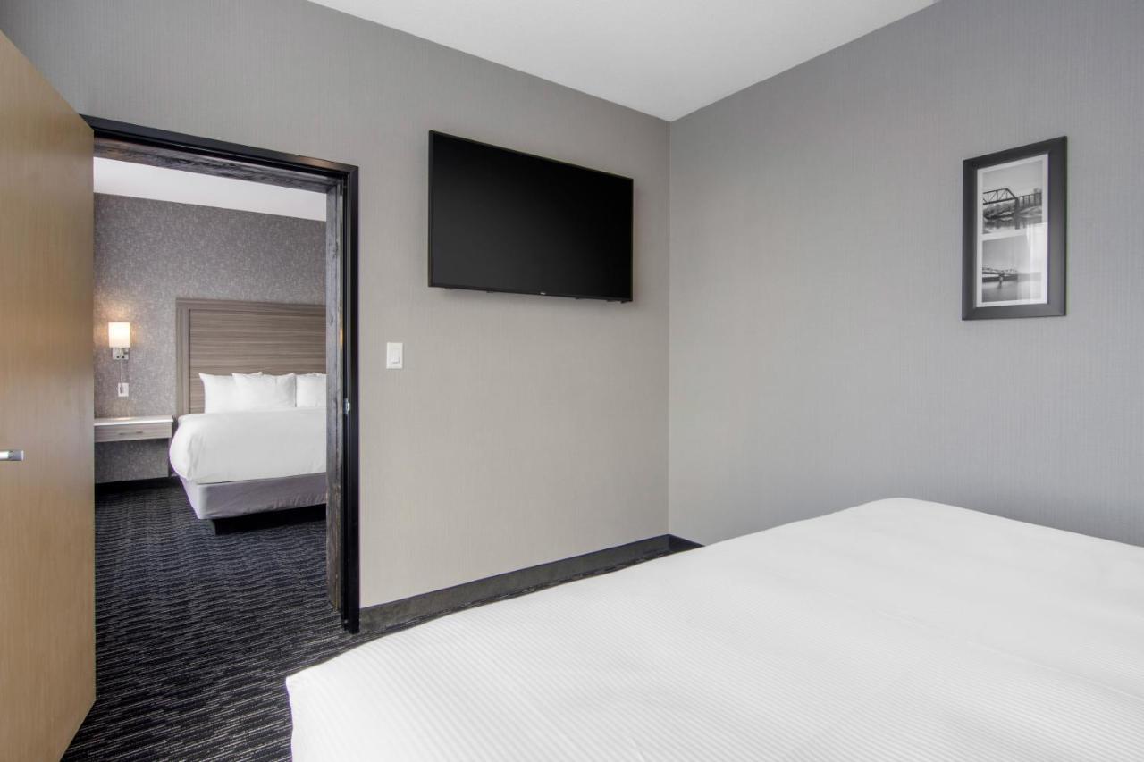 Comfort Inn & Suites Север Батлфорд Экстерьер фото