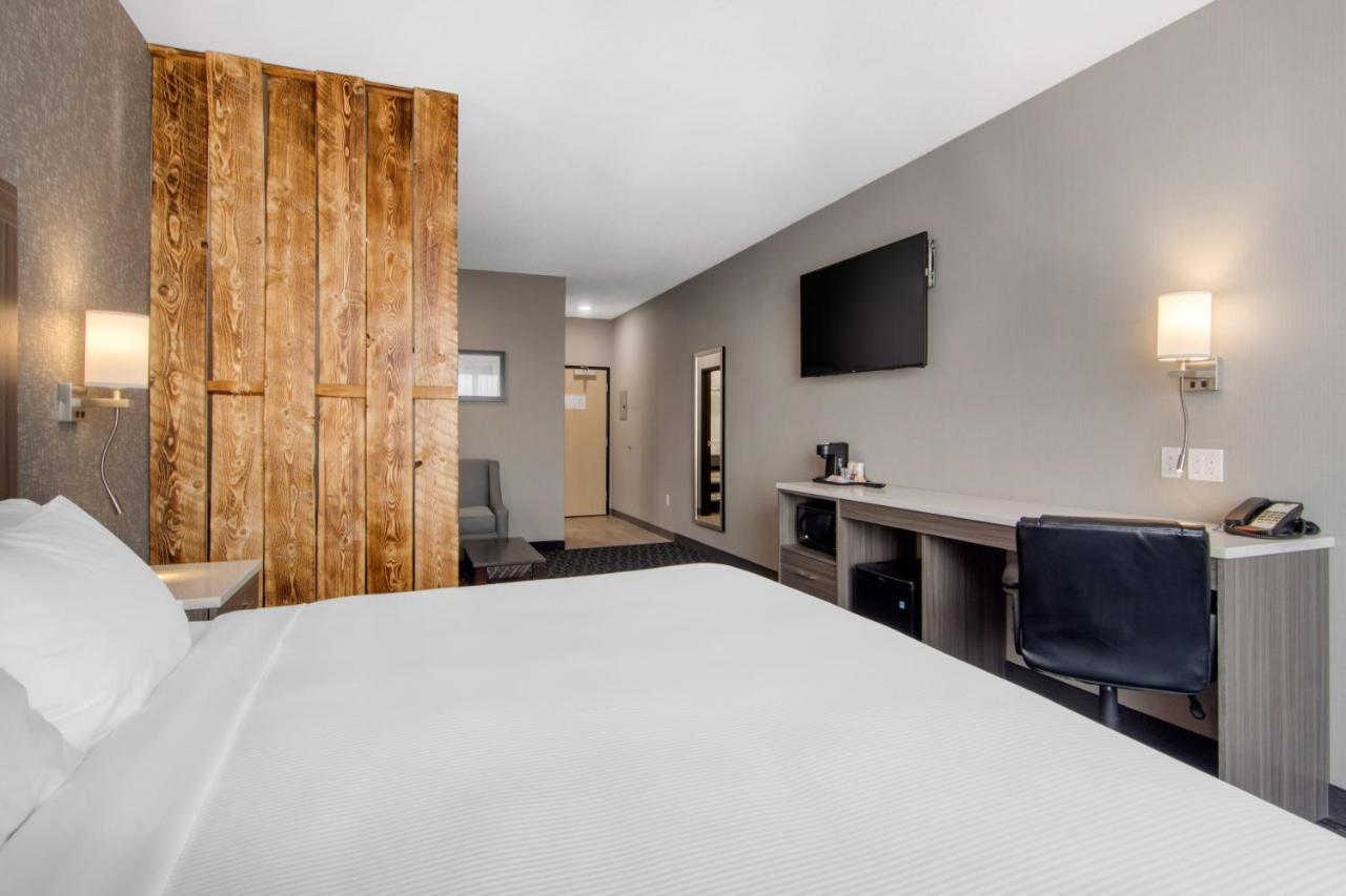 Comfort Inn & Suites Север Батлфорд Экстерьер фото