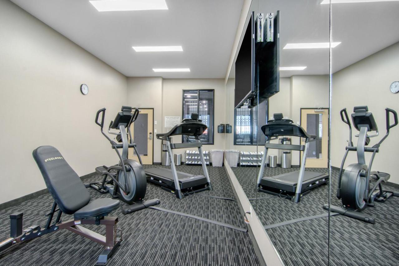 Comfort Inn & Suites Север Батлфорд Экстерьер фото