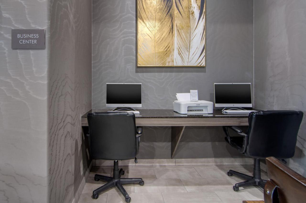 Comfort Inn & Suites Север Батлфорд Экстерьер фото